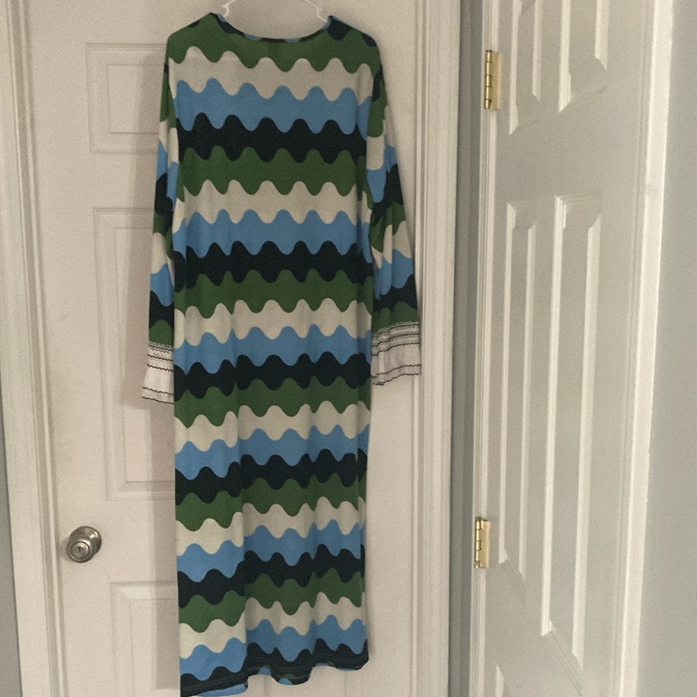 Colorful Wave Pattern Dress - Picture 3 of 4